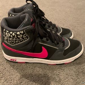 Nike Womens Prestige 3 Sneakers 9.5